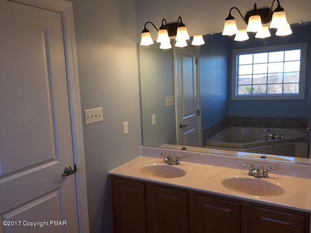 19 Reed Court Albrightsville, PA 18210 - Photo 27 of 37 Master Bath