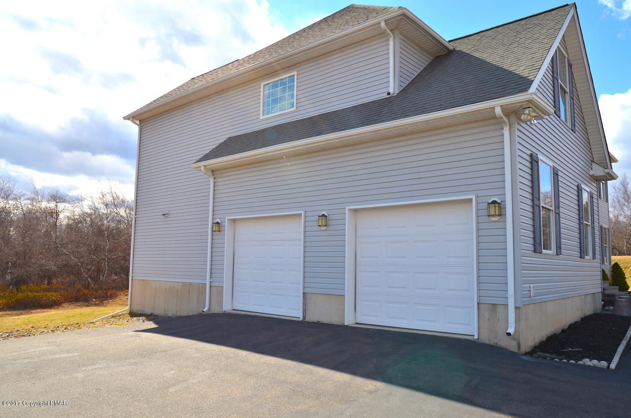 19 Reed Court Albrightsville, PA 18210 - Photo 34 of 37 Side View