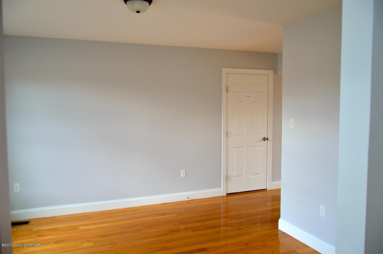 19 Reed Court Albrightsville, PA 18210 - Photo 5 of 37 Dining Room