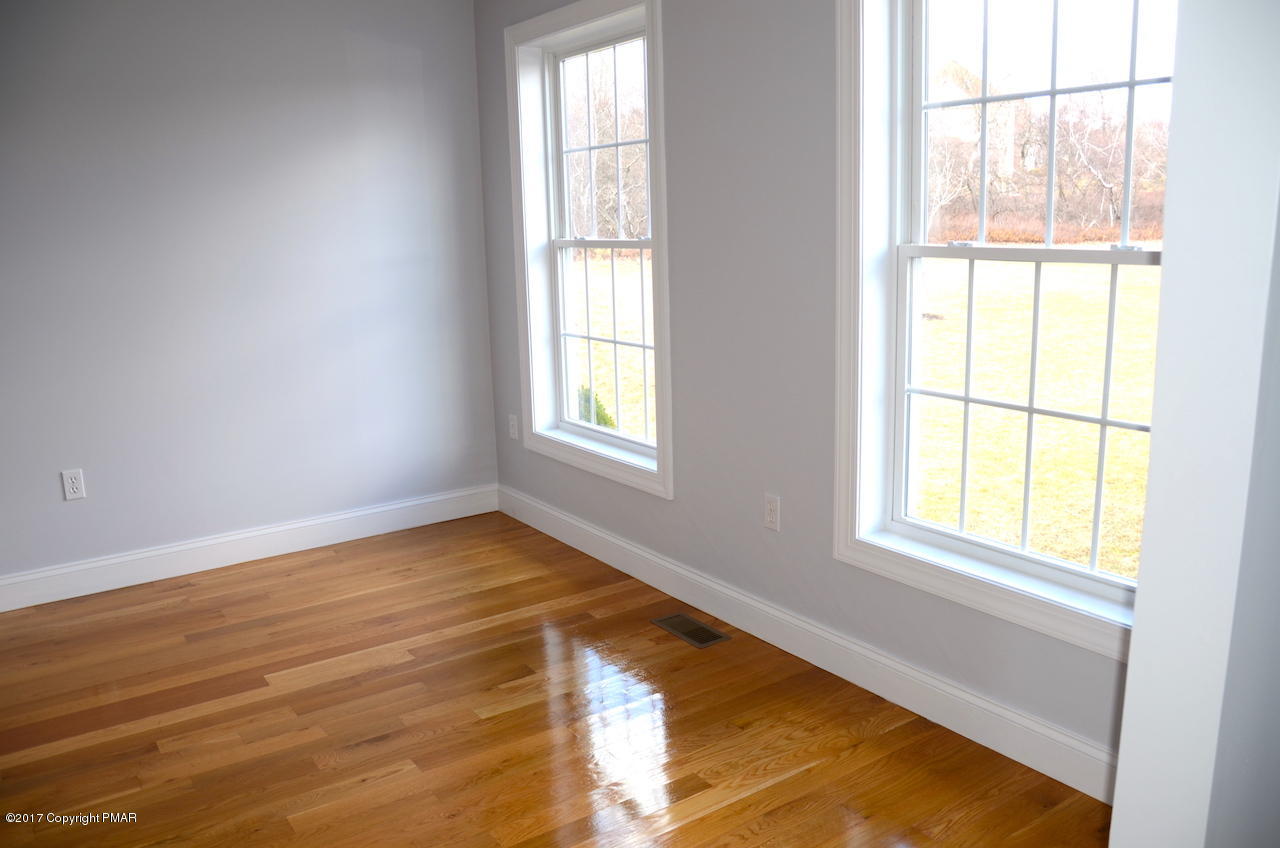 19 Reed Court Albrightsville, PA 18210 - Photo 7 of 37 Living Room