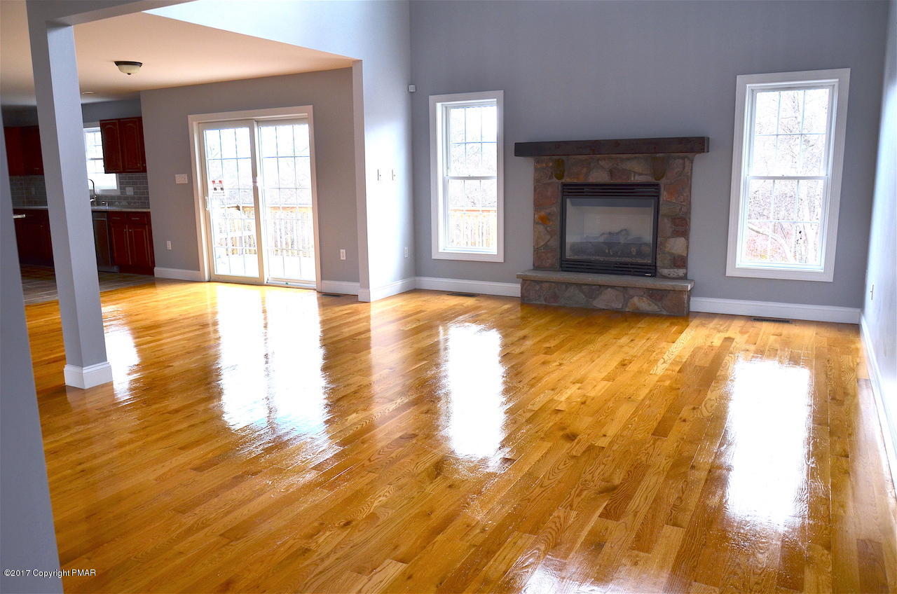 19 Reed Court Albrightsville, PA 18210 - Photo 9 of 37 Family Room