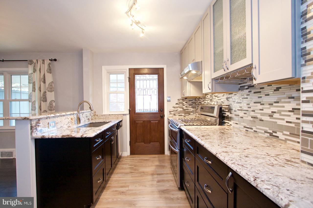 8213 Pleasant Plains Road Baltimore, MD 21286 - Photo 2 of 21 Double sink, glass insert cabinets,