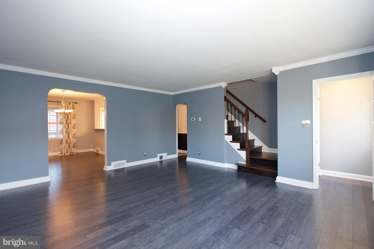 8213 Pleasant Plains Road Baltimore, MD 21286 - Photo 9 of 21 Living Room