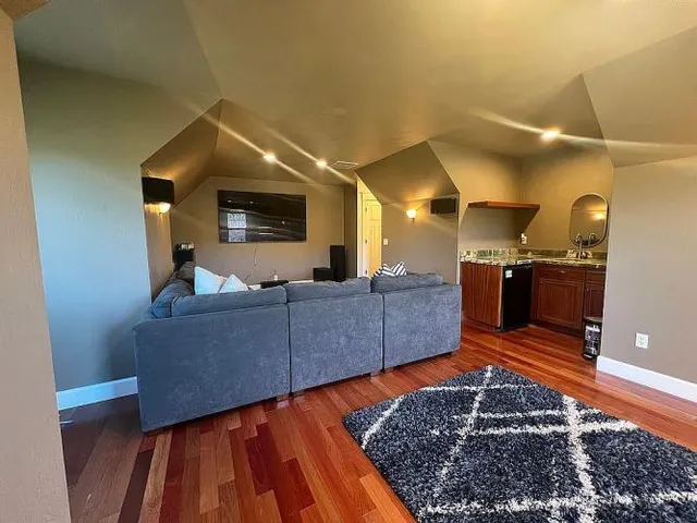 $1,100,000 | 2979 Yolanda Avenue, Springfield, OR 97477