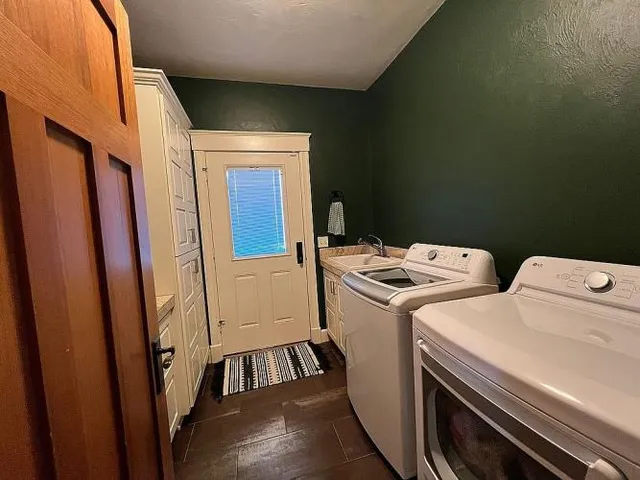 $1,100,000 | 2979 Yolanda Avenue, Springfield, OR 97477