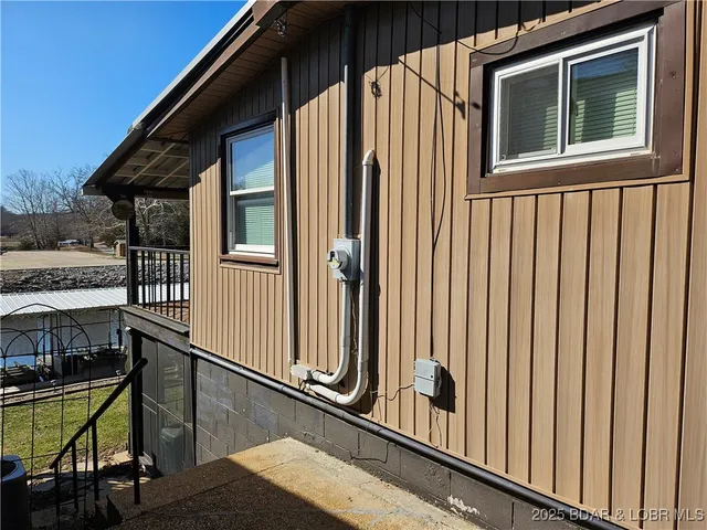 $285,000 | 33 Zebco Court, Edwards, MO 65326