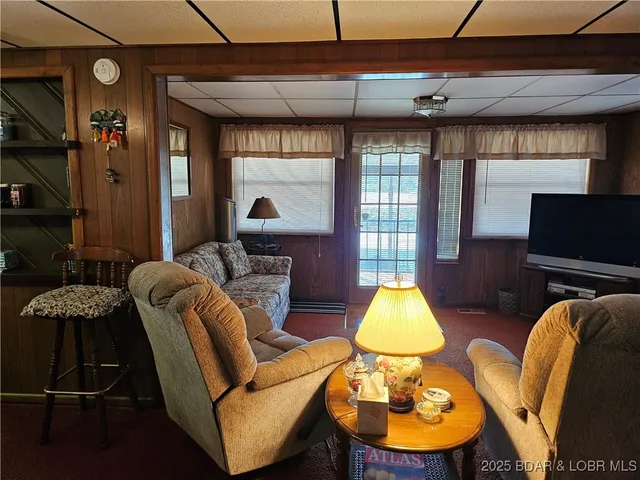 $285,000 | 33 Zebco Court, Edwards, MO 65326