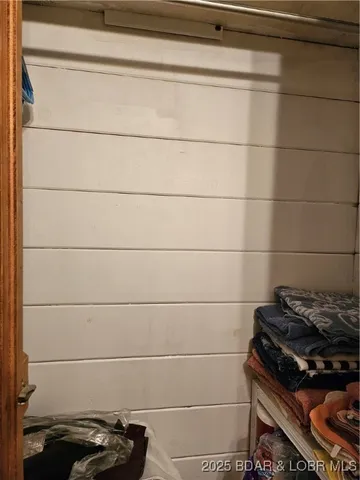 $285,000 | 33 Zebco Court, Edwards, MO 65326