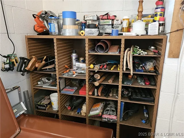 $285,000 | 33 Zebco Court, Edwards, MO 65326