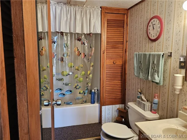 $285,000 | 33 Zebco Court, Edwards, MO 65326