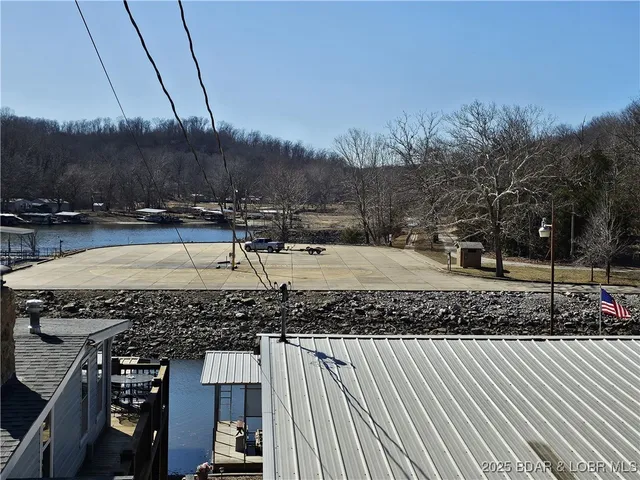 $285,000 | 33 Zebco Court, Edwards, MO 65326