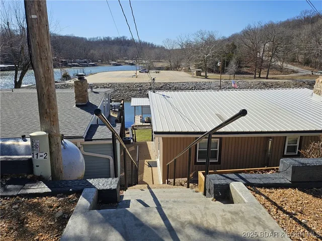 $285,000 | 33 Zebco Court, Edwards, MO 65326