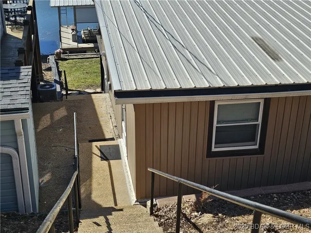 $285,000 | 33 Zebco Court, Edwards, MO 65326