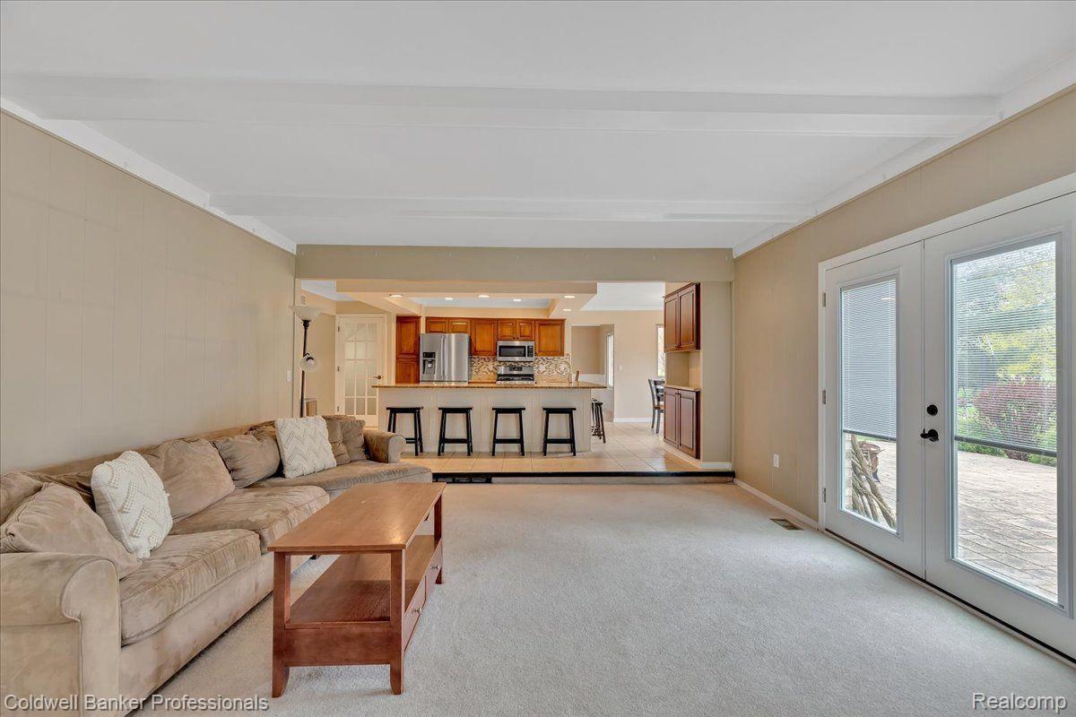 693 Lockmoore Court Rochester, MI 48307 - Photo 15 of 39 Gallery Image 15