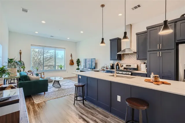 $3,325 | 2804 South 1st Street, Unit 1106, Austin, TX 78704