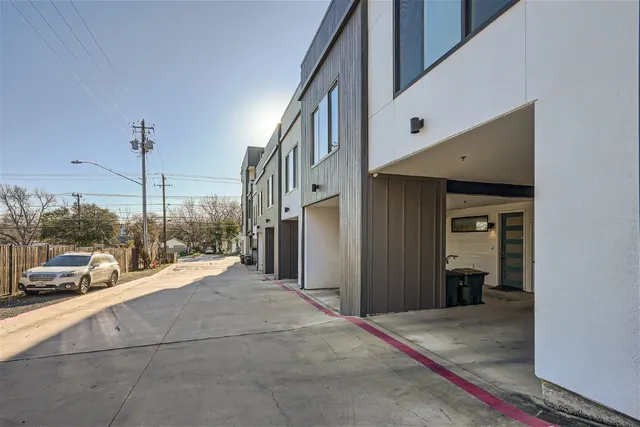 $3,325 | 2804 South 1st Street, Unit 1106, Austin, TX 78704