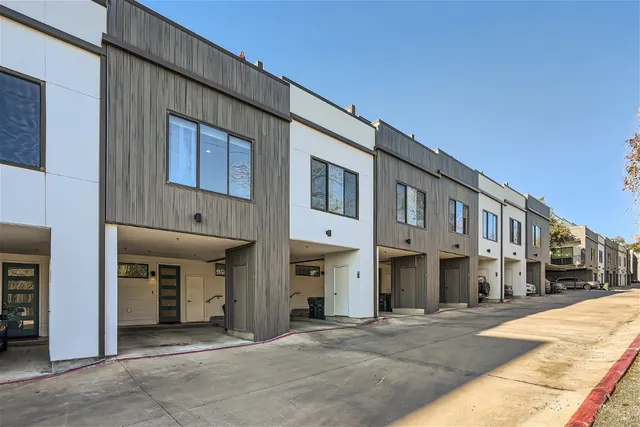 $3,325 | 2804 South 1st Street, Unit 1106, Austin, TX 78704