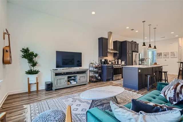 $3,325 | 2804 South 1st Street, Unit 1106, Austin, TX 78704