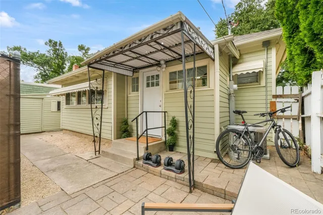 $444,500 | 907 North Corona Street, Colorado Springs, CO 80903