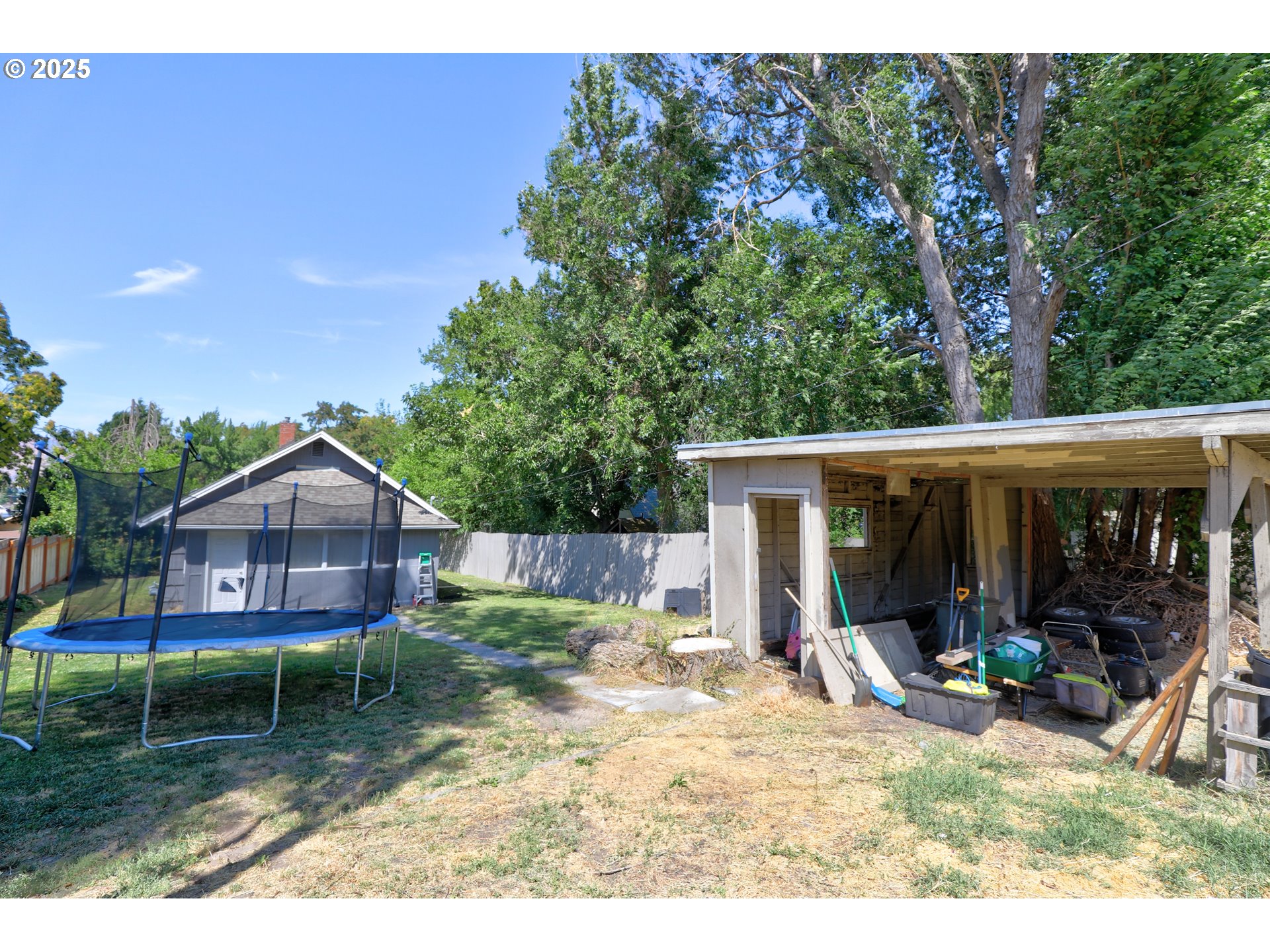 804 East 13th Street The Dalles, OR 97058 - Photo 17 of 20 a view of a yard in front of house