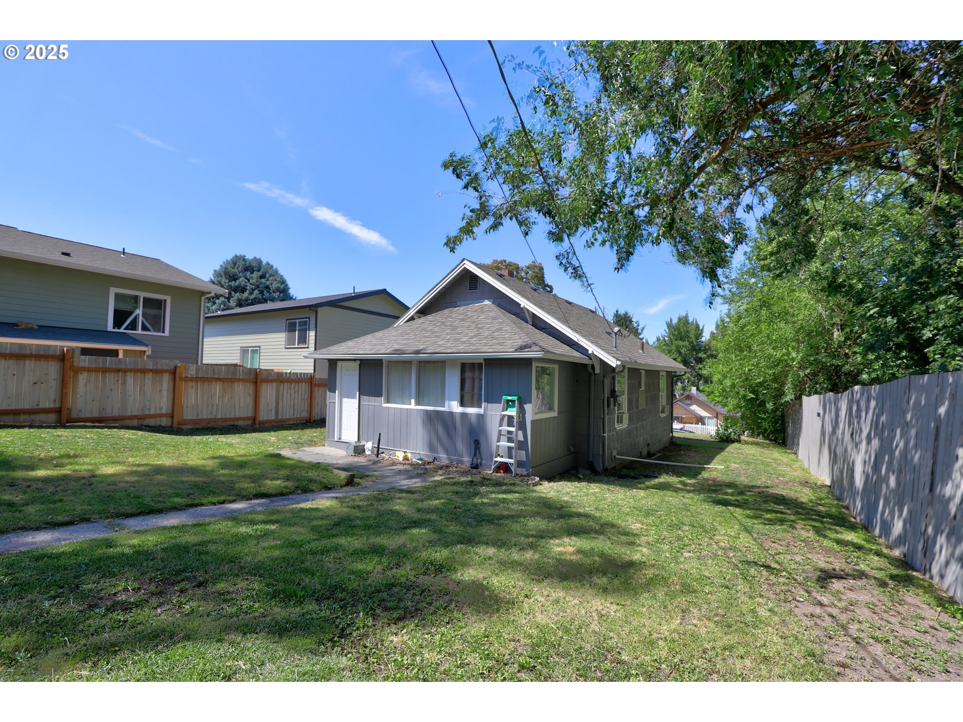 804 East 13th Street The Dalles, OR 97058 - Photo 18 of 20 a house view with a garden space