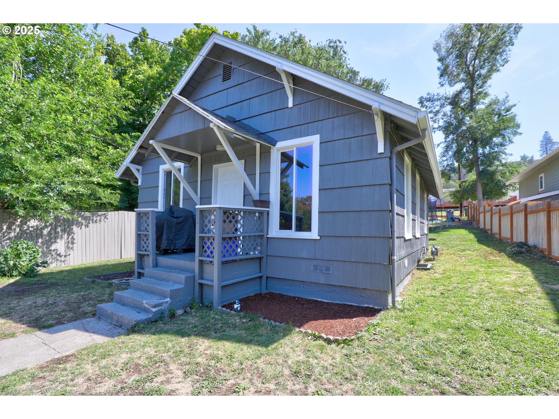 804 East 13th Street The Dalles, OR 97058 - Photo 19 of 20 a view of backyard of house with wooden fence