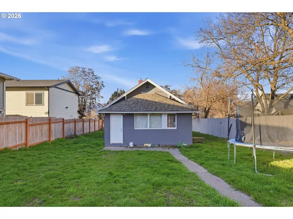 $299,900 | 804 East 13th Street, The Dalles, OR 97058