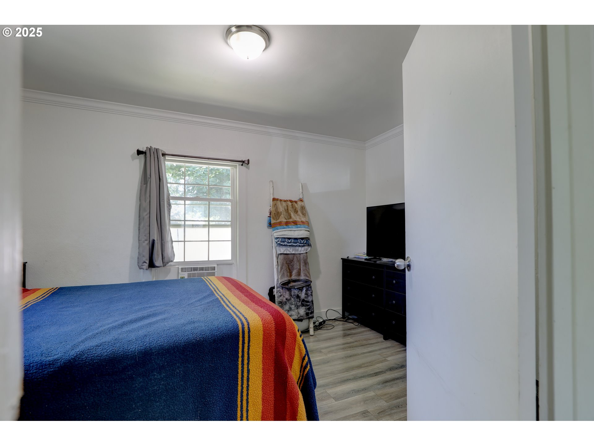 804 East 13th Street The Dalles, OR 97058 - Photo 5 of 20 a bedroom with a bed and a television