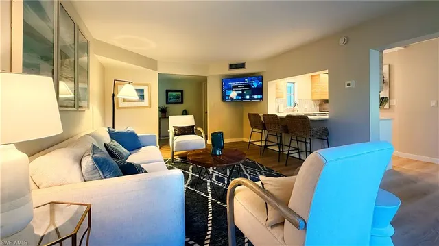 $4,950 | 208 Bobolink Way, Unit 208A, Naples, FL 34105