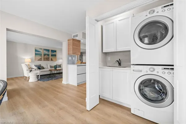 $3,400 | 208 Bobolink Way, Unit 208A, Naples, FL 34105