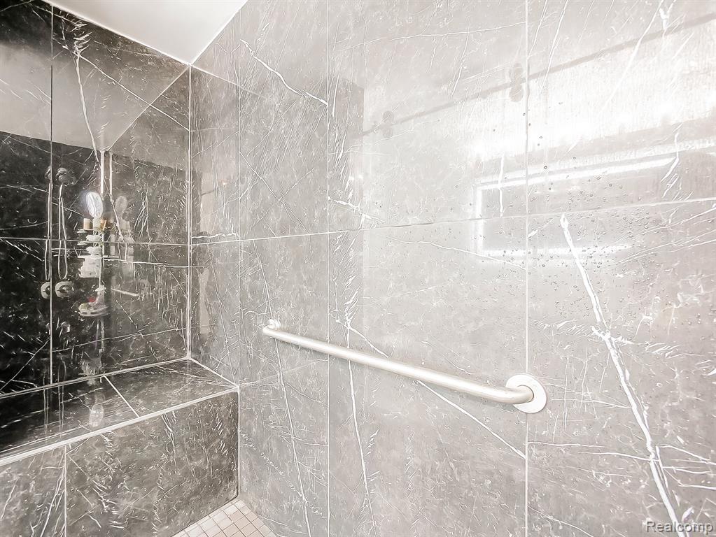 29721 Farmington Road Farmington, MI 48331 - Photo 9 of 45