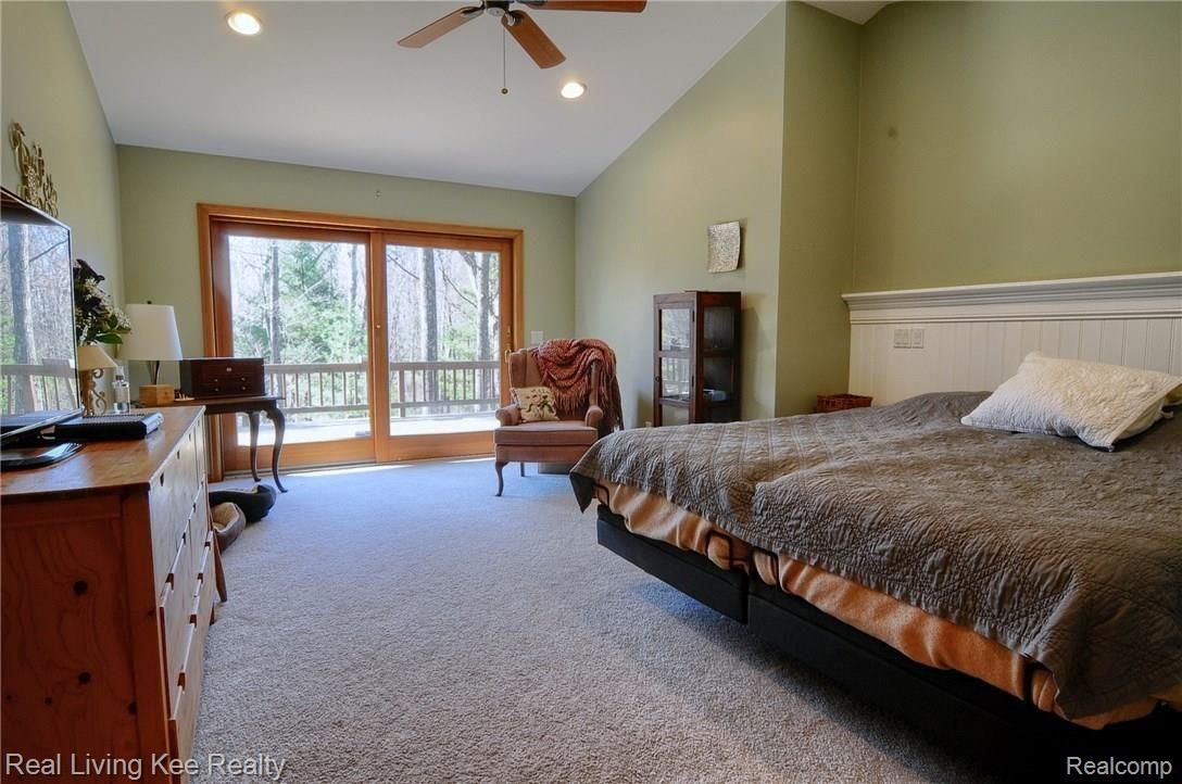 254 Ridgemont Road Oxford, MI 48370 - Photo 21 of 47 Large Owners Suite with Sliding Door to Deck.