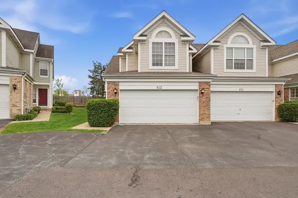 $575,000 | 612 Citadel Drive, Westmont, IL 60559