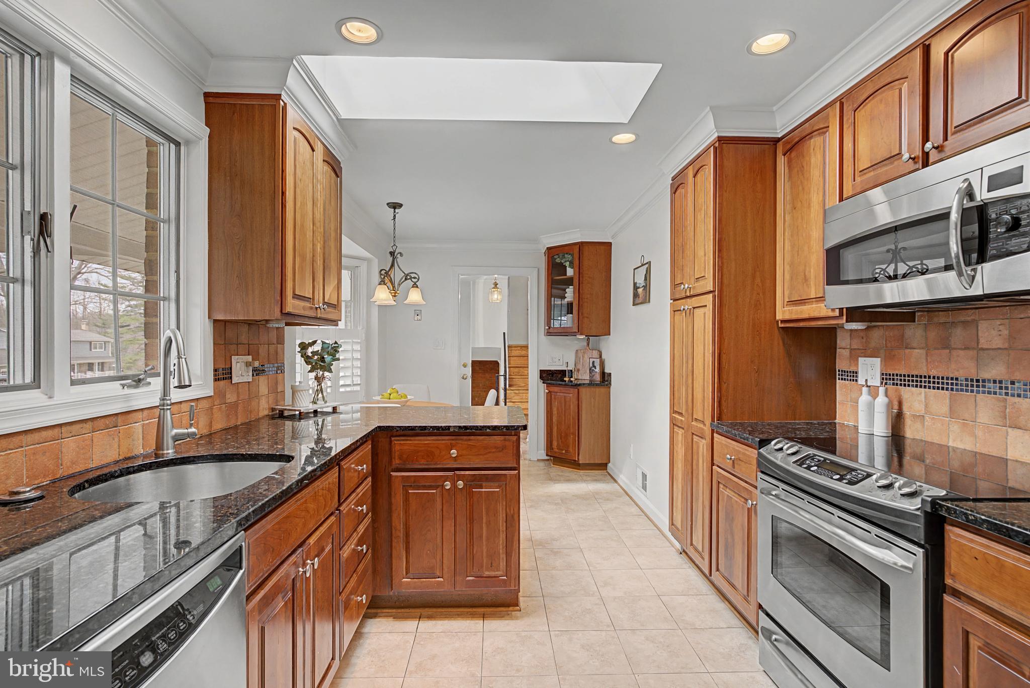 6607 Grey Fox Drive Springfield, VA 22152 - Photo 3 of 38