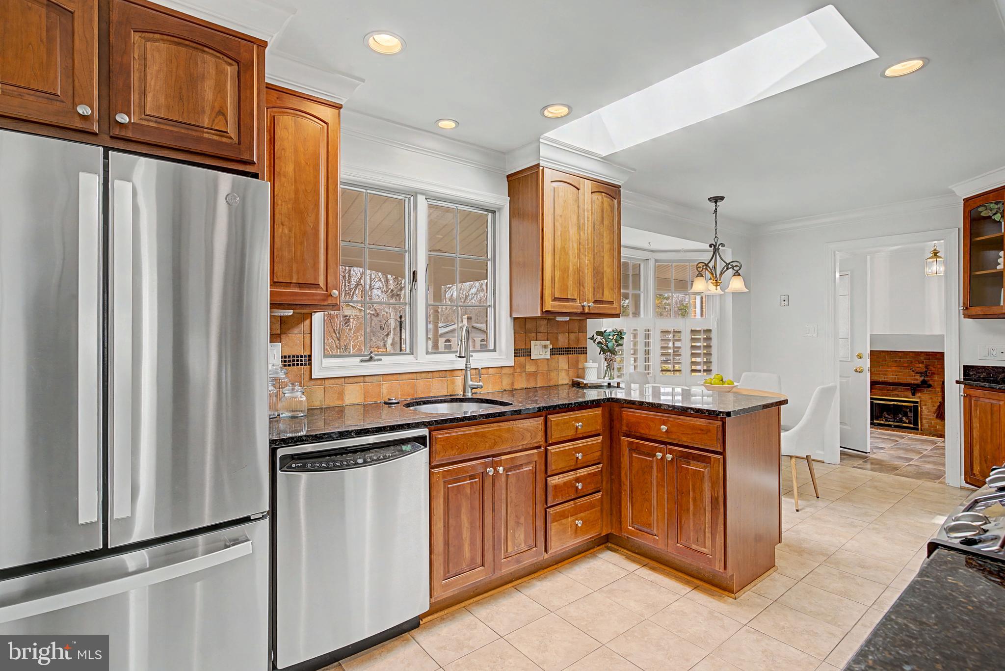 6607 Grey Fox Drive Springfield, VA 22152 - Photo 4 of 38