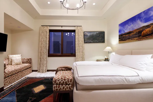 a view of a yard in front of house