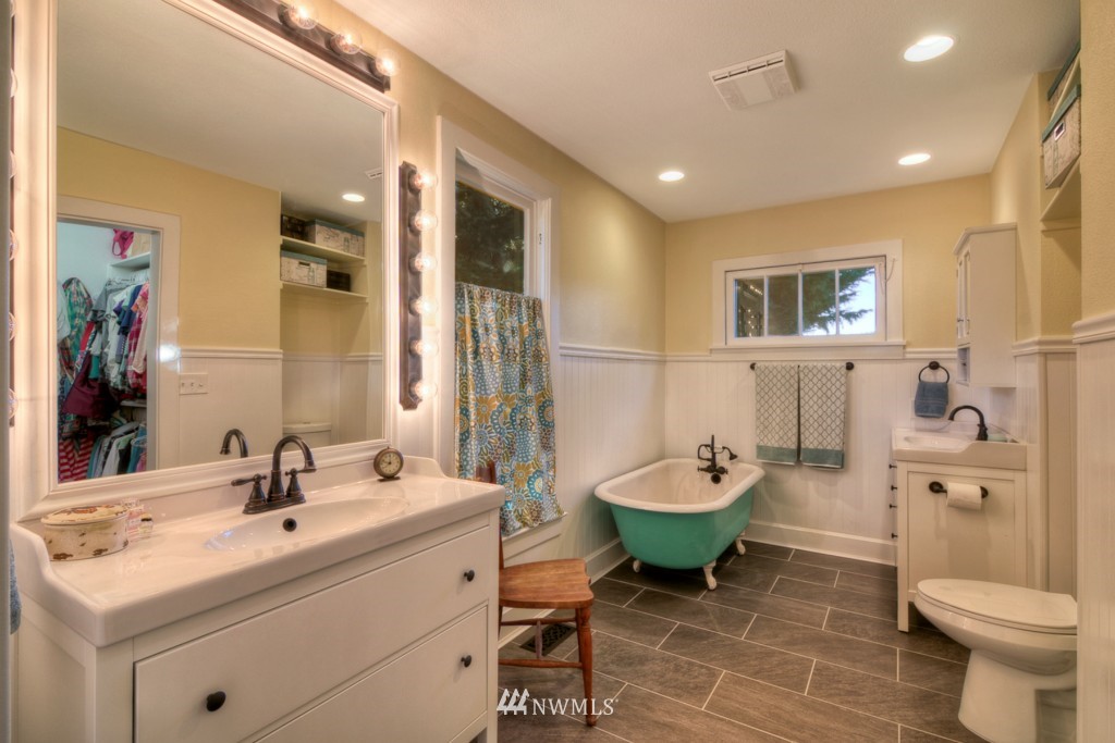 7493 Riverside Road East Sumner, WA 98390 - Photo 7 of 19