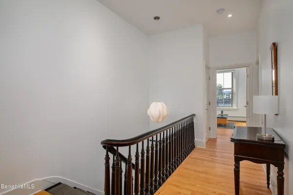 a view of livingroom with furniture