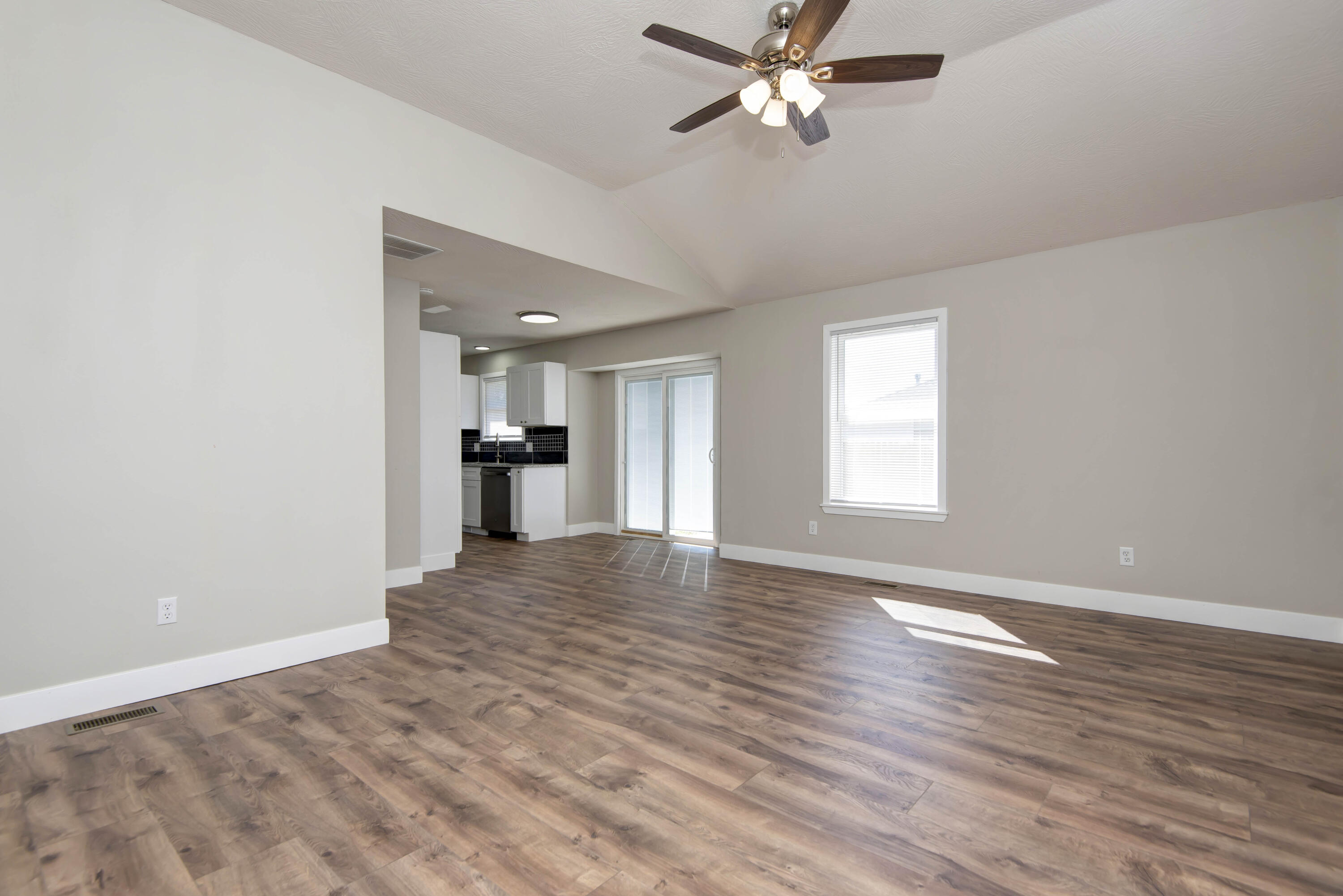 3202 West Calhoun Street Springfield, MO 65802 - Photo 12 of 25 Calhoun (14)