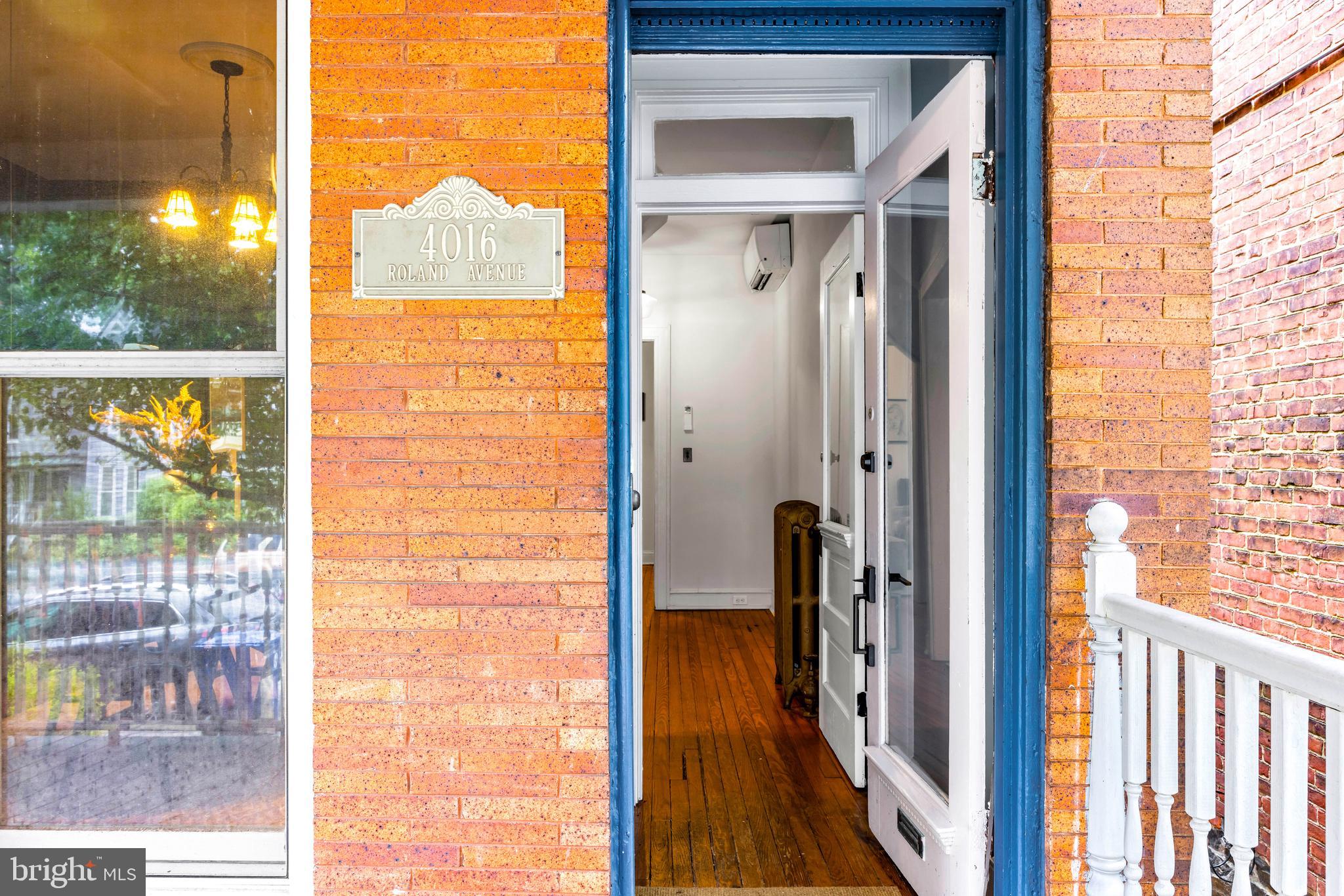 4016 Roland Avenue Baltimore, MD 21211 - Photo 6 of 54 Main entrance vestibule