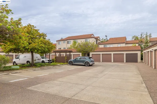 $475,000 | 21103 Gary Drive, Unit 318A, Castro Valley, CA 94546
