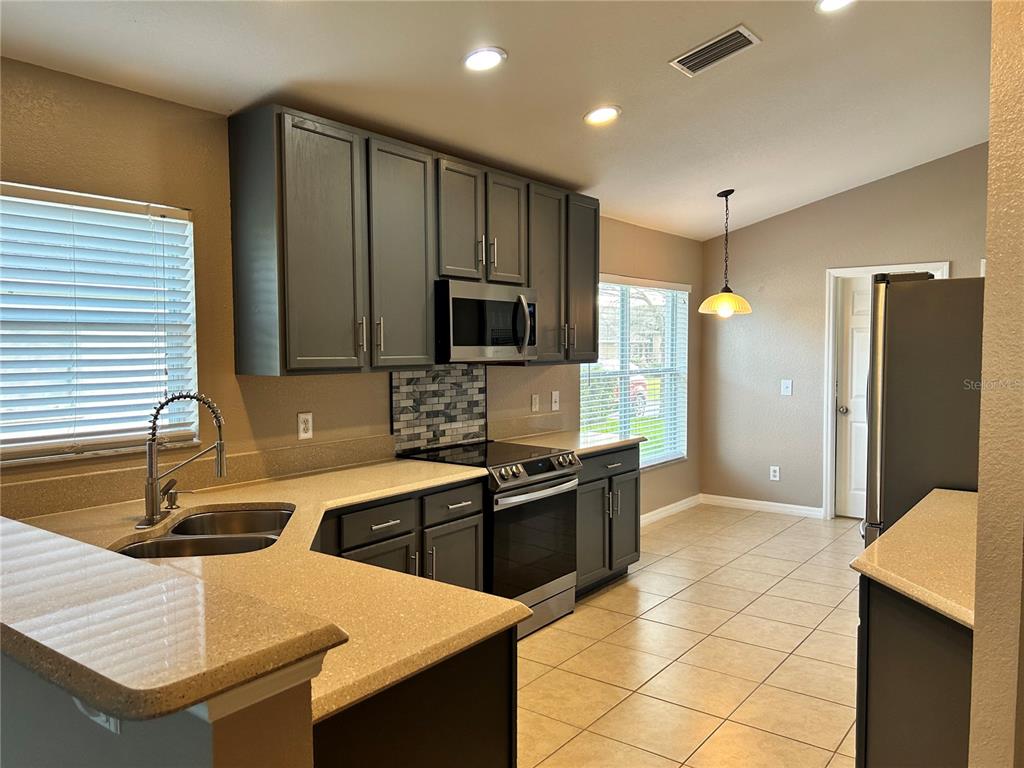 1230 Legatto Loop Dundee, FL 33838 - Photo 24 of 38 Kitchen