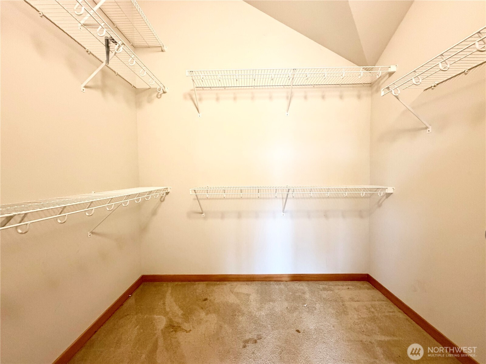 9216 Stone Avenue North, Unit B Seattle, WA 98103 - Photo 17 of 28