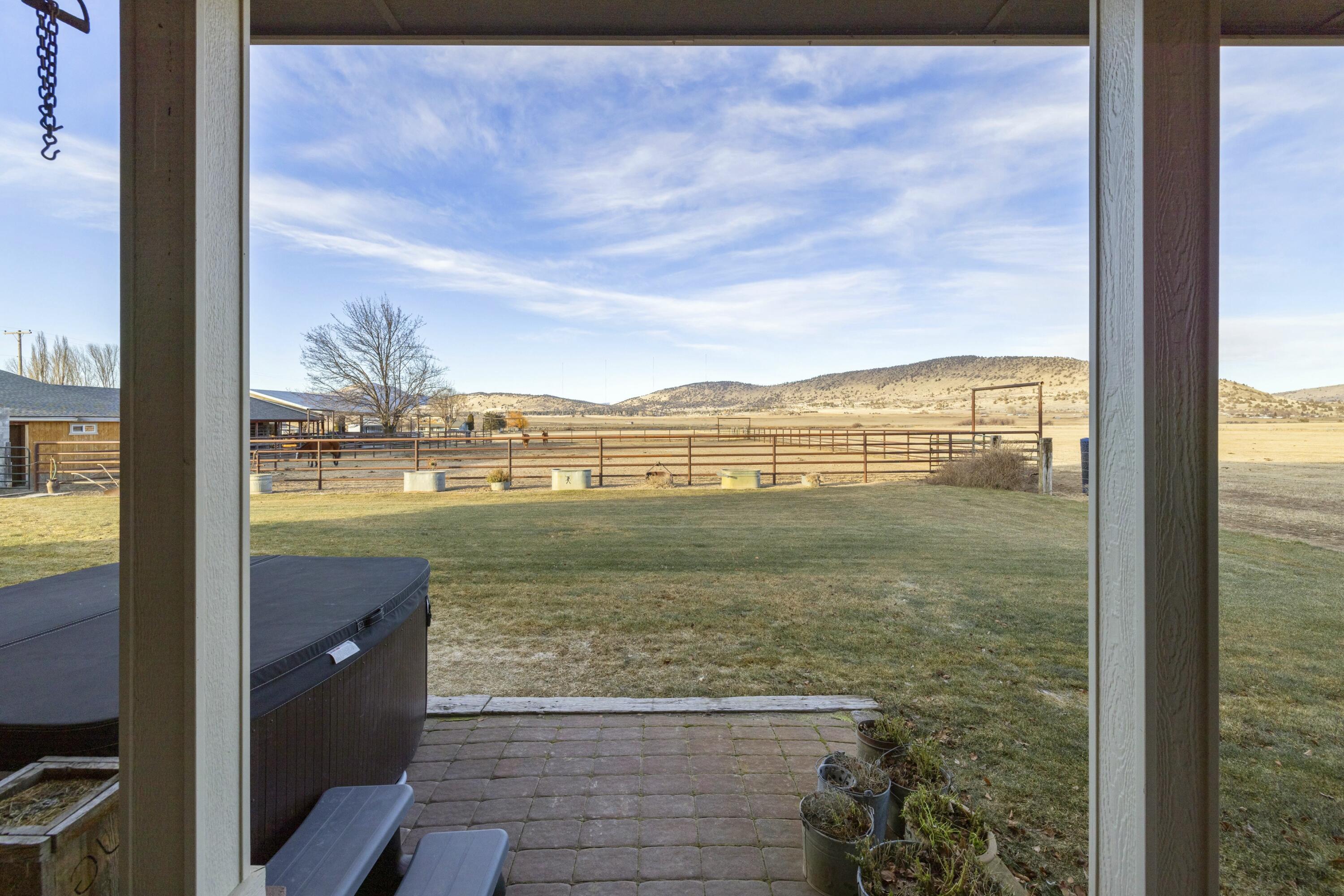 11251 Crystal Springs Road Klamath Falls, OR 97603 - Photo 33 of 64 out the back