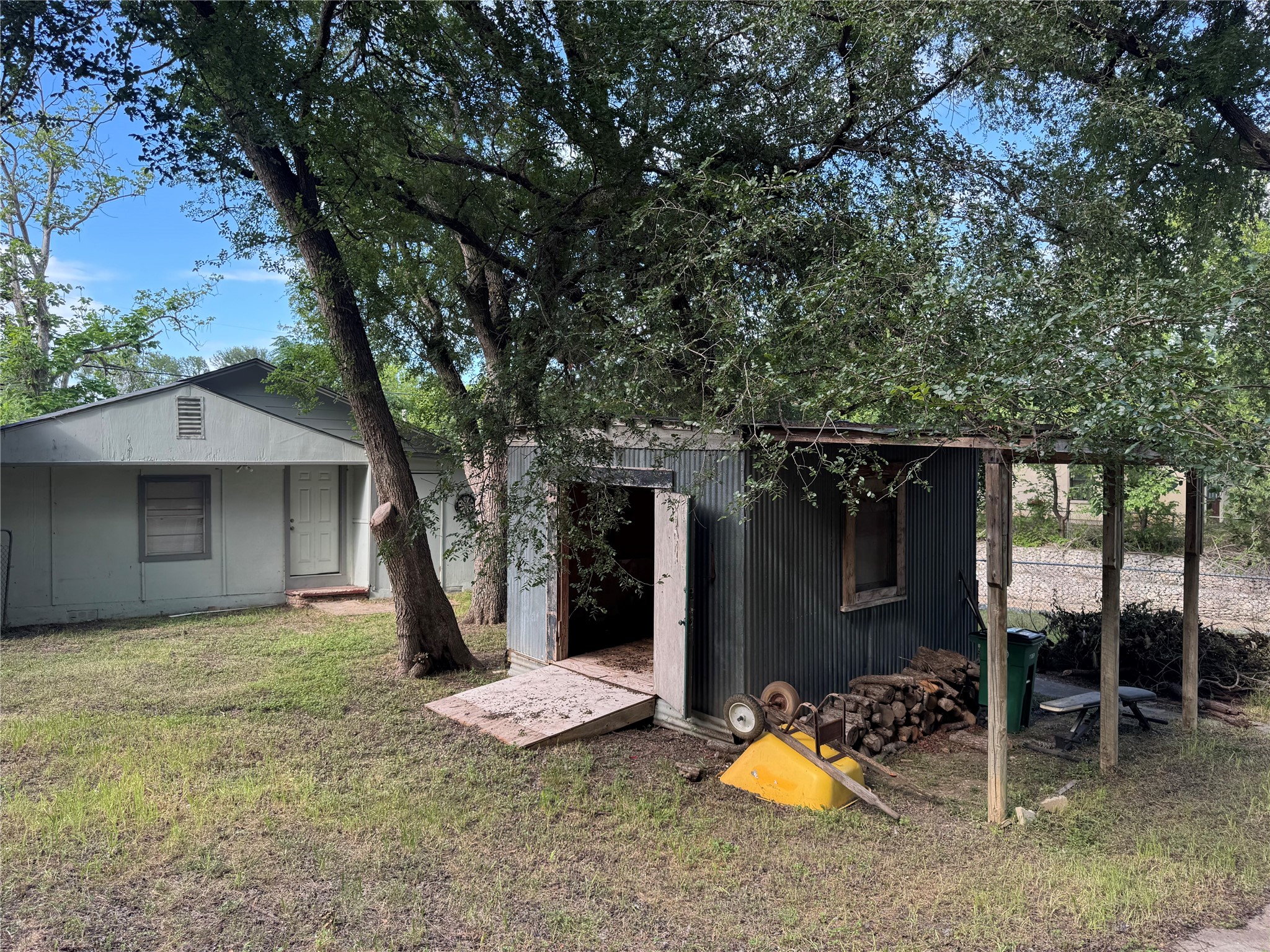 5007 Heflin Lane Austin, TX 78721 - Photo 20 of 25 A well-maintained yard provides a serene outdoor retreat.