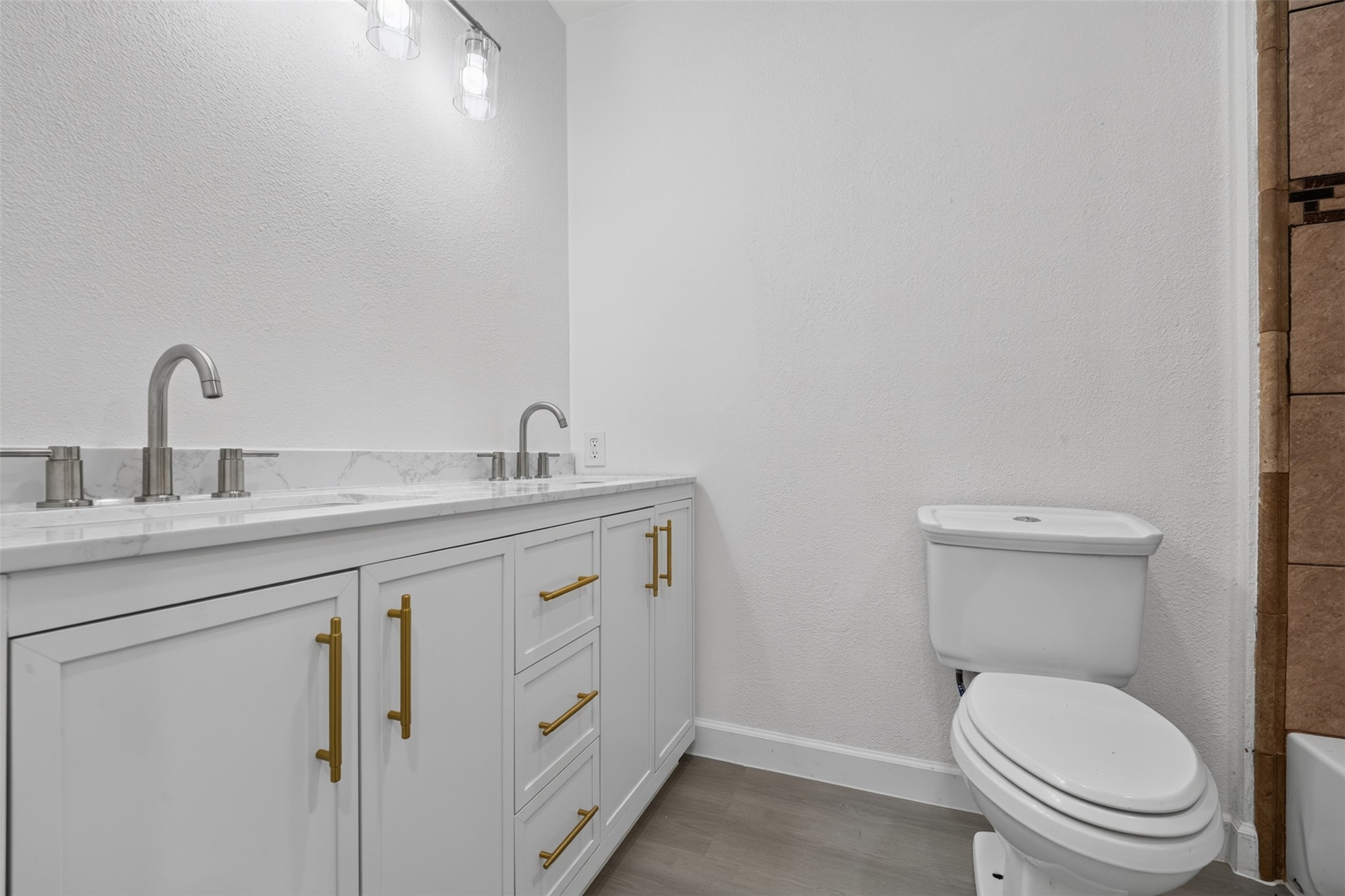 4247 Rosegate Drive Spring, TX 77373 - Photo 30 of 36 Secondary Bathroom