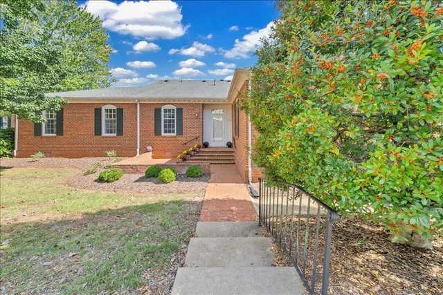 a view of a back yard of the house