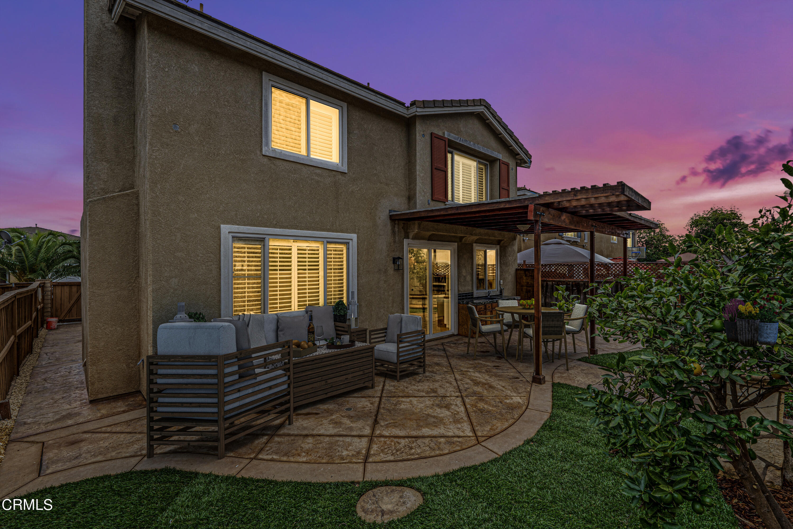 727 Entrada Drive Oxnard, CA 93030 - Photo 2 of 12 a living room with furniture and a potted plant