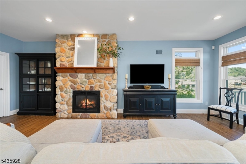 41 East Shore Road Denville, NJ 07834 - Photo 18 of 37