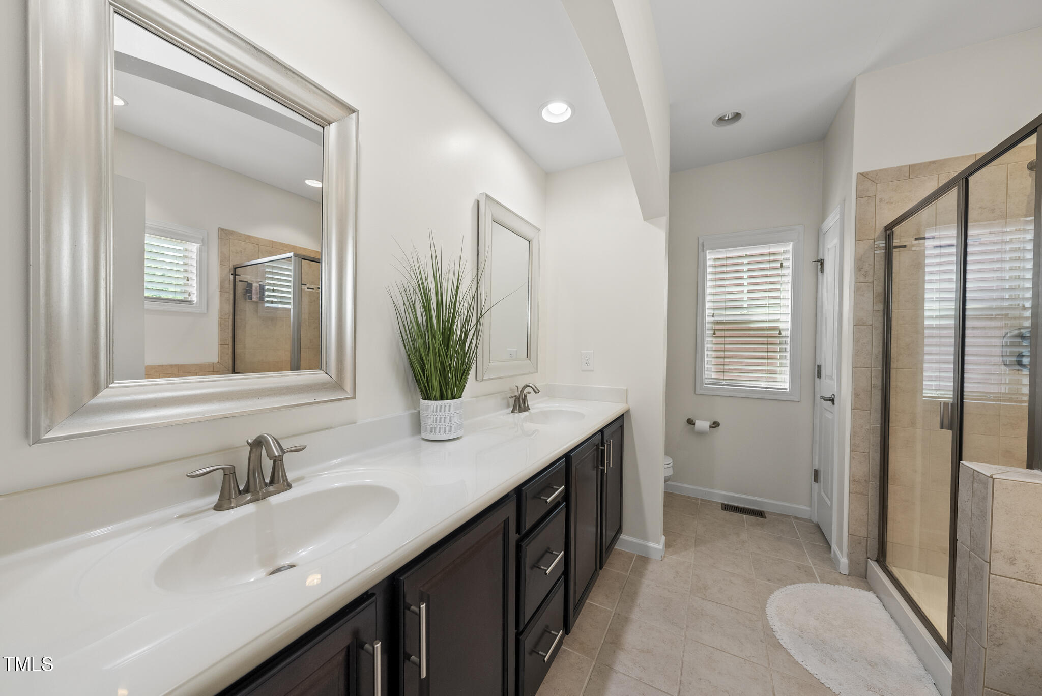 5532 Wade Park Boulevard Raleigh, NC 27607 - Photo 17 of 34 Primary Bathroom